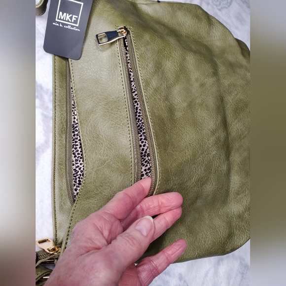 High Quality Pebbled Vegan Leather Purse - Picture 14 of 15